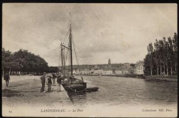 1 vue  - Landerneau. - Le port avec bateaux ammarés au quai (ouvre la visionneuse)