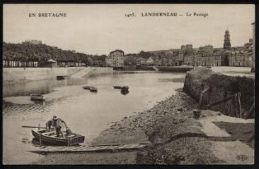 1 vue  - Landerneau. - L\'entrée du port avec vue sur la ville (ouvre la visionneuse)