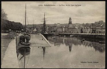 1 vue  - Landerneau. - Le port vu du quai de Léon (ouvre la visionneuse)