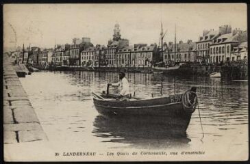 1 vue  - Landerneau. - Le quai de Cornouaille, avec en premier plan un pêcheur sur son bateau (ouvre la visionneuse)