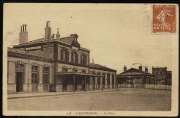 1 vue  - Landerneau. - La gare, façade (ouvre la visionneuse)