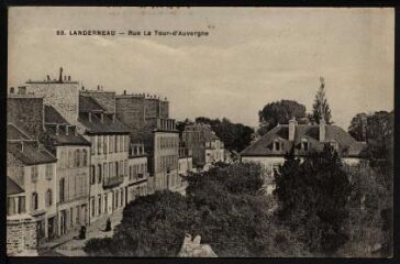1 vue  - Landerneau. - La rue de la Tour d\'Auvergne (ouvre la visionneuse)