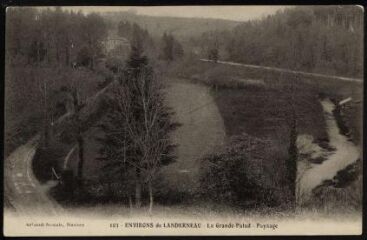 1 vue  - La Forêt-Landerneau. - La Grande Palud, vue prise du pont (ouvre la visionneuse)