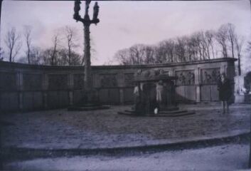 1 vue  - Saint-Pol-de-Léon.- Monument aux morts (ouvre la visionneuse)